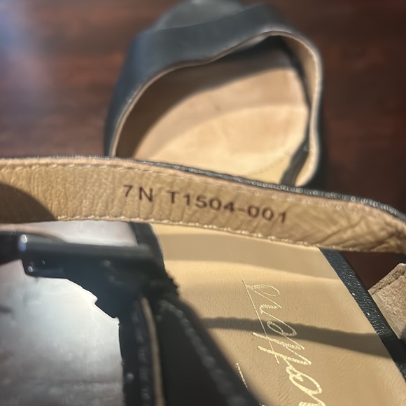 Trotters Wedge Heels size 7N - Picture 7 of 7